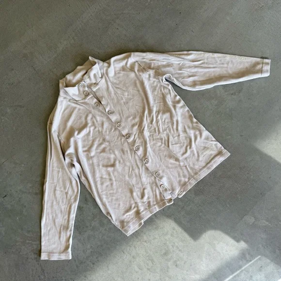 Korean Air / Gianfranco Ferré First Class PJ Set / Beige - Picture 4 of 15